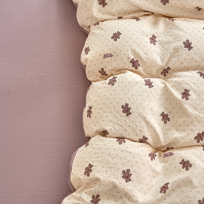 91家纺网 家纺一手货源 找家纺 卢赛尔 2025新款水洗珍珠印花四件套 小棕熊