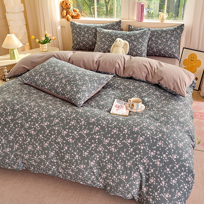 91家纺网 家纺一手货源 找家纺 卢赛尔 2025新款水洗珍珠印花四件套 南粉-灰