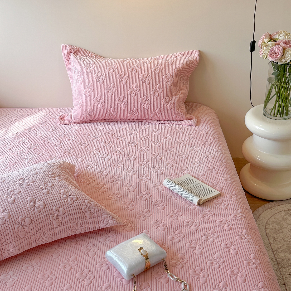 91家纺网 家纺一手货源 找家纺 琳可家居 2025新款蝴蝶系列棉加绒床盖 绒蝴蝶-粉柔