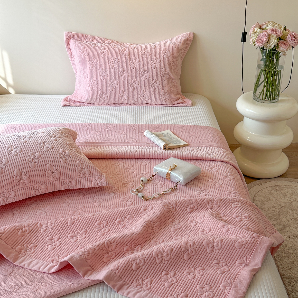 91家纺网 家纺一手货源 找家纺 琳可家居 2025新款蝴蝶系列棉加绒床盖 绒蝴蝶-粉柔