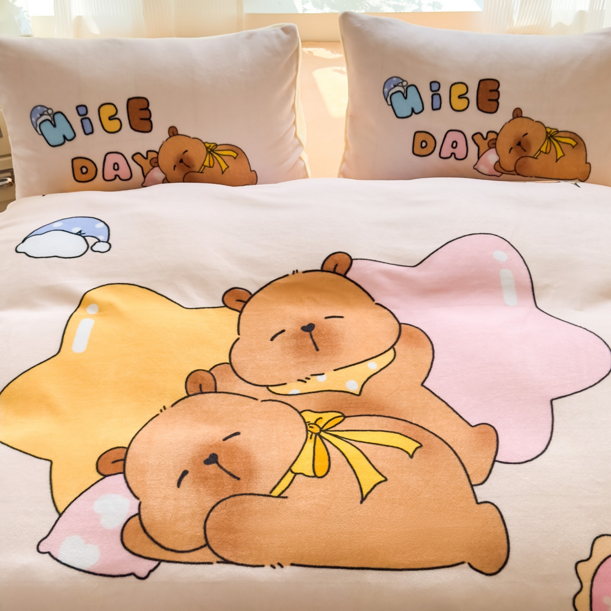 91家纺网 家纺一手货源 找家纺 （总）浩诚 2025新款高克重原创设计牛奶绒大版卡通四件套第2批