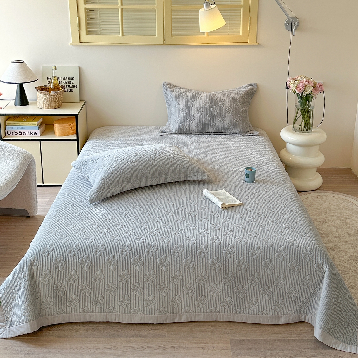 91家纺网 家纺一手货源 找家纺 琳可家居 2025新款蝴蝶系列棉加绒床盖 绒蝴蝶-灰雅