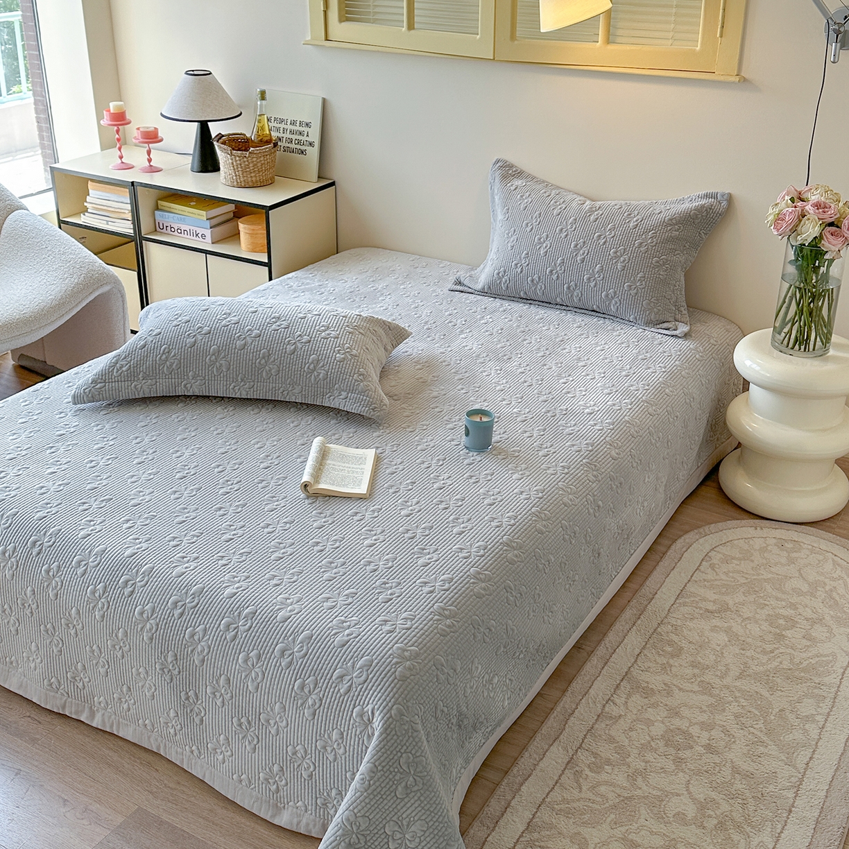 91家纺网 家纺一手货源 找家纺 琳可家居 2025新款蝴蝶系列棉加绒床盖 绒蝴蝶-灰雅