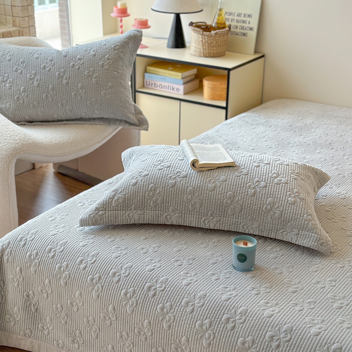 91家纺网 家纺一手货源 找家纺 琳可家居 2025新款蝴蝶系列棉加绒床盖 绒蝴蝶-灰雅