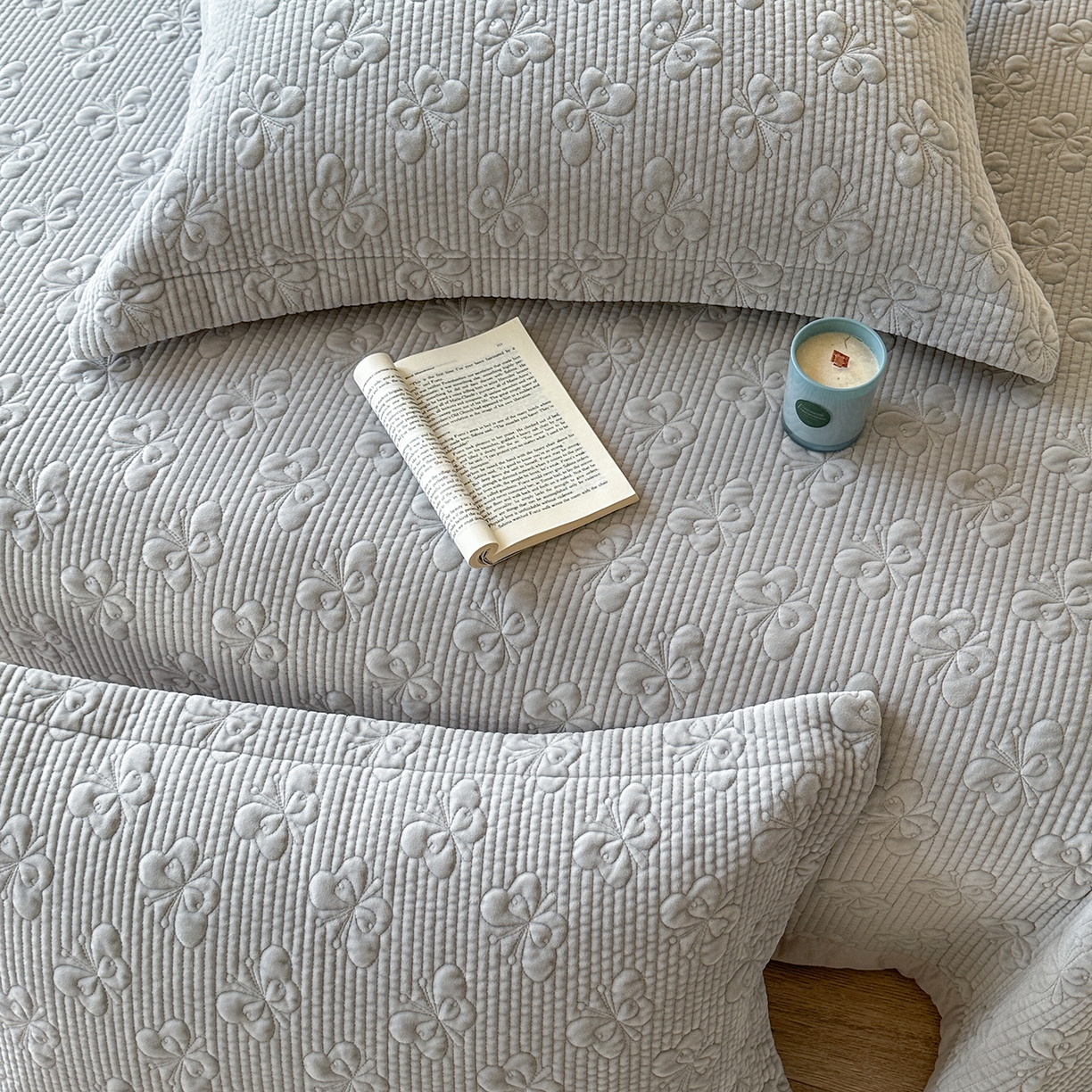 91家纺网 家纺一手货源 找家纺 琳可家居 2025新款蝴蝶系列棉加绒床盖 绒蝴蝶-灰雅