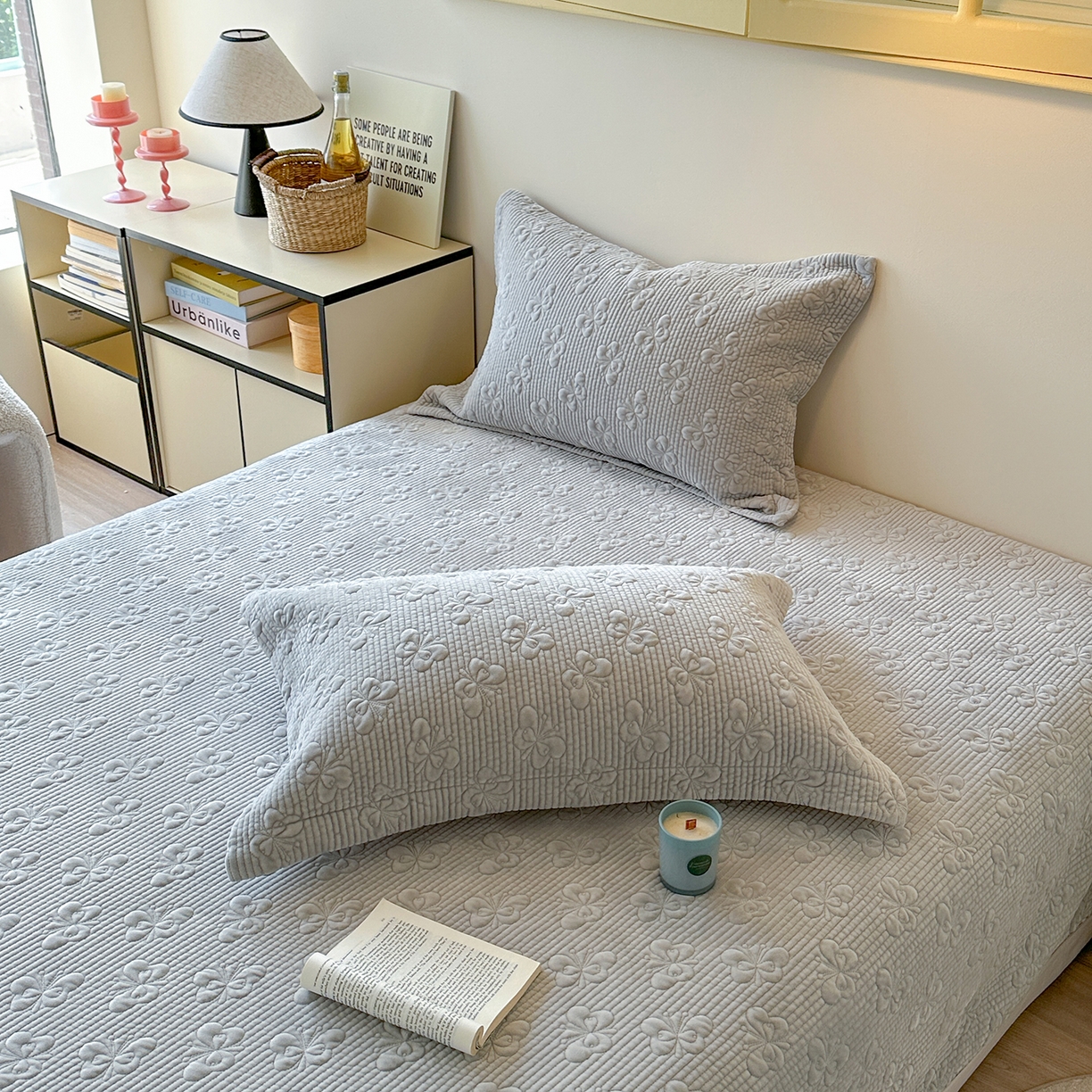 91家纺网 家纺一手货源 找家纺 琳可家居 2025新款蝴蝶系列棉加绒床盖 绒蝴蝶-灰雅