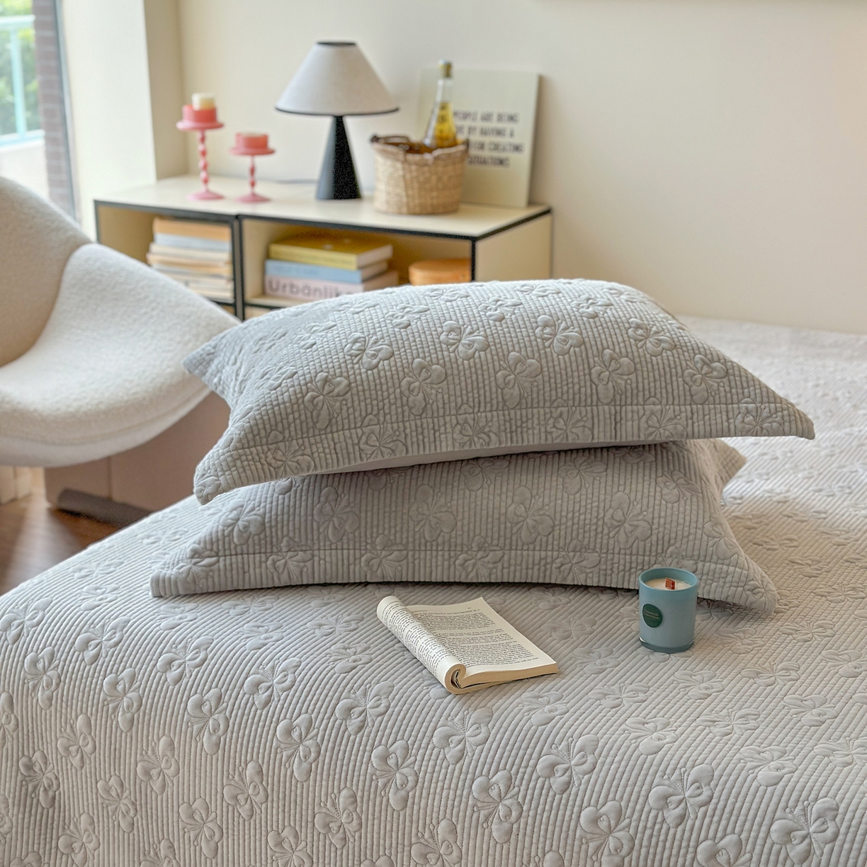 91家纺网 家纺一手货源 找家纺 琳可家居 2025新款蝴蝶系列棉加绒床盖 绒蝴蝶-灰雅