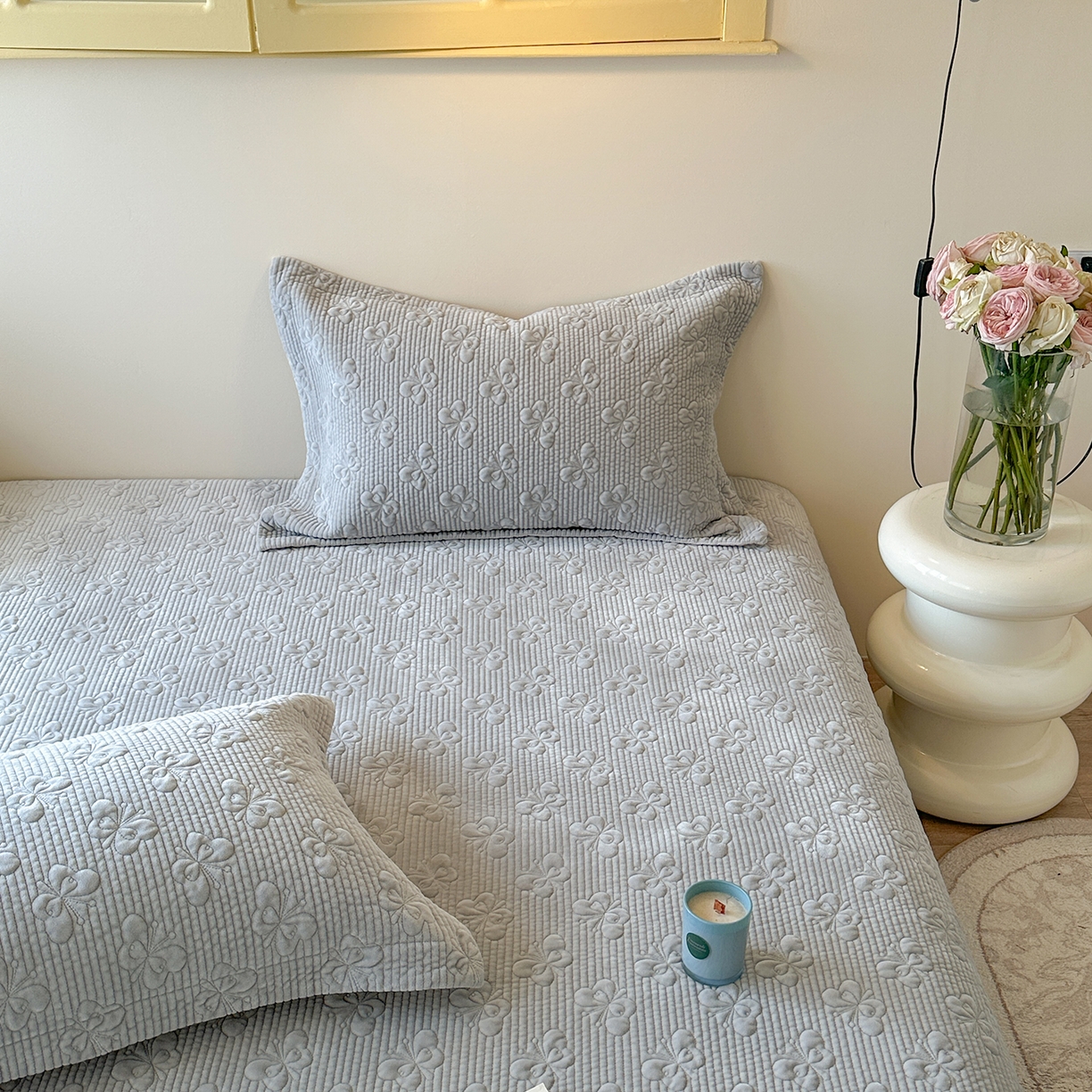 91家纺网 家纺一手货源 找家纺 琳可家居 2025新款蝴蝶系列棉加绒床盖 绒蝴蝶-灰雅