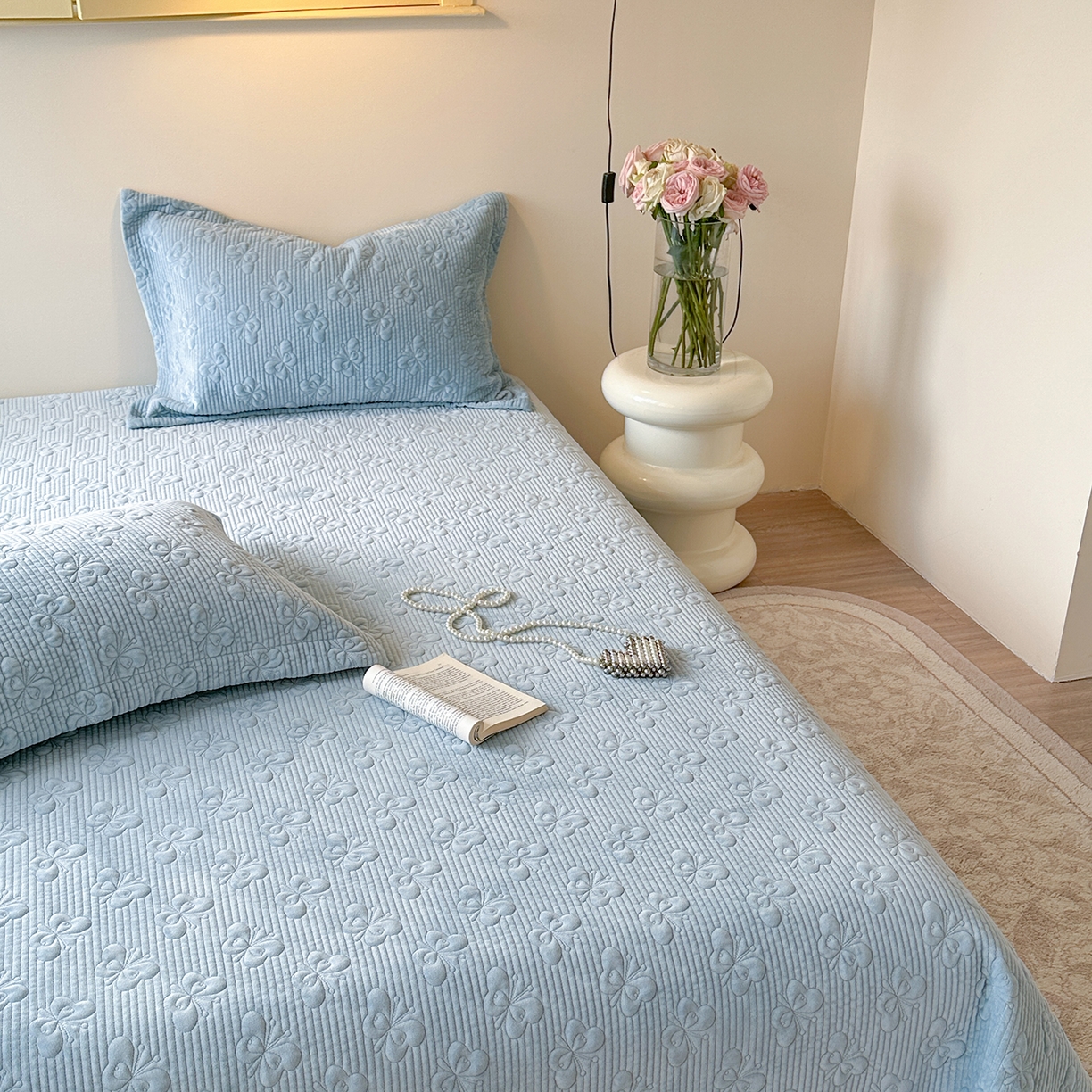 91家纺网 家纺一手货源 找家纺 琳可家居 2025新款蝴蝶系列棉加绒床盖 绒蝴蝶-蓝沁