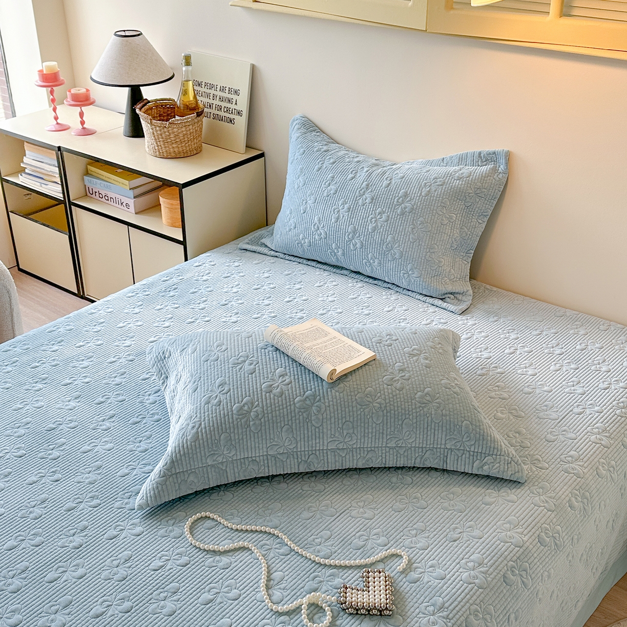 91家纺网 家纺一手货源 找家纺 琳可家居 2025新款蝴蝶系列棉加绒床盖 绒蝴蝶-蓝沁