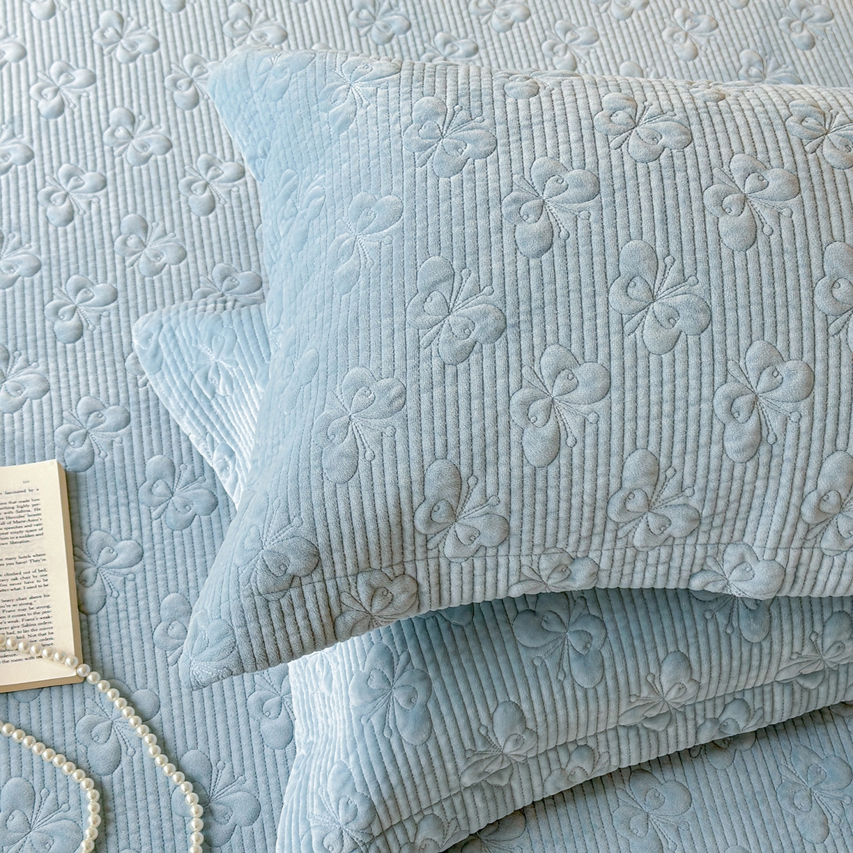 91家纺网 家纺一手货源 找家纺 琳可家居 2025新款蝴蝶系列棉加绒床盖 绒蝴蝶-蓝沁