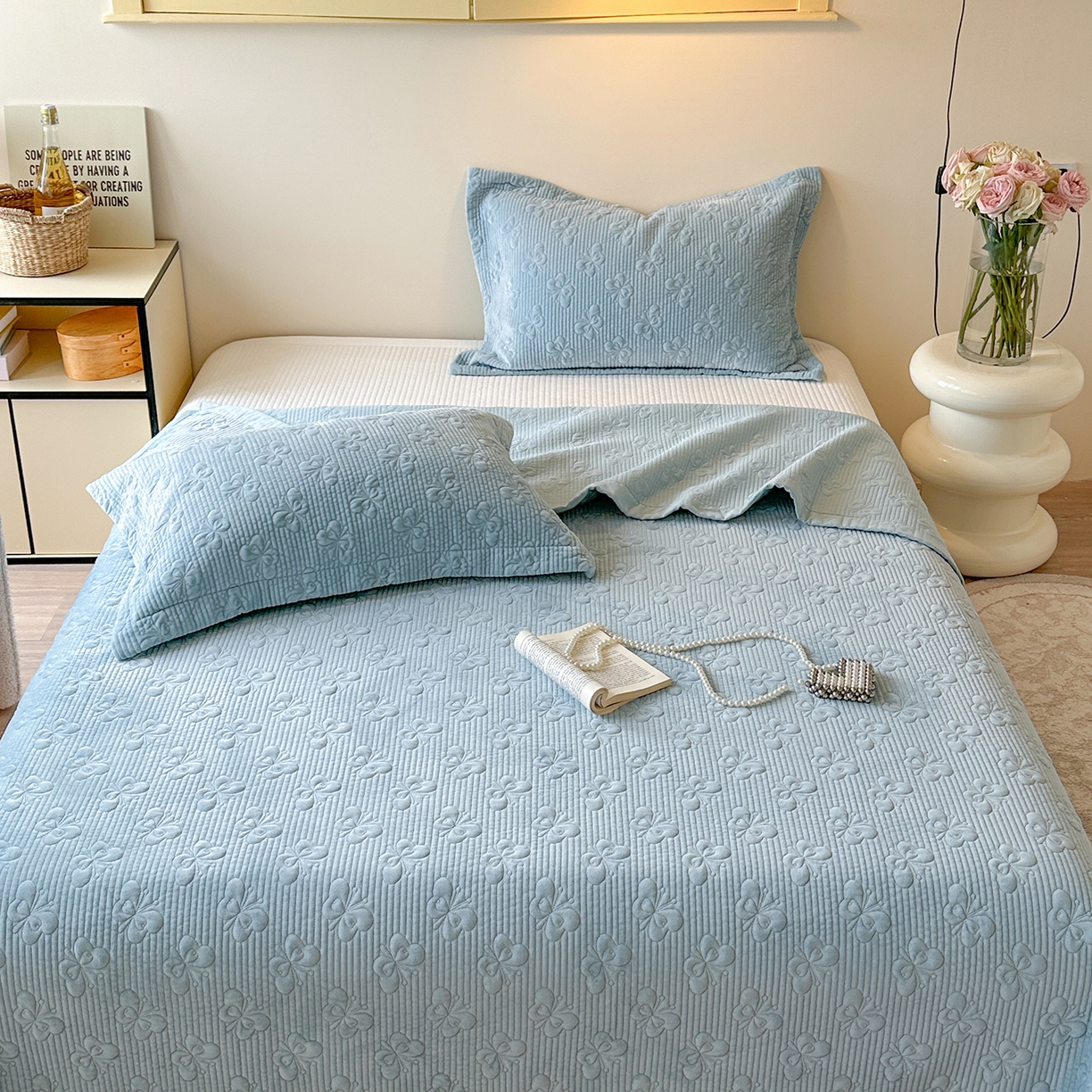 91家纺网 家纺一手货源 找家纺 琳可家居 2025新款蝴蝶系列棉加绒床盖 绒蝴蝶-蓝沁