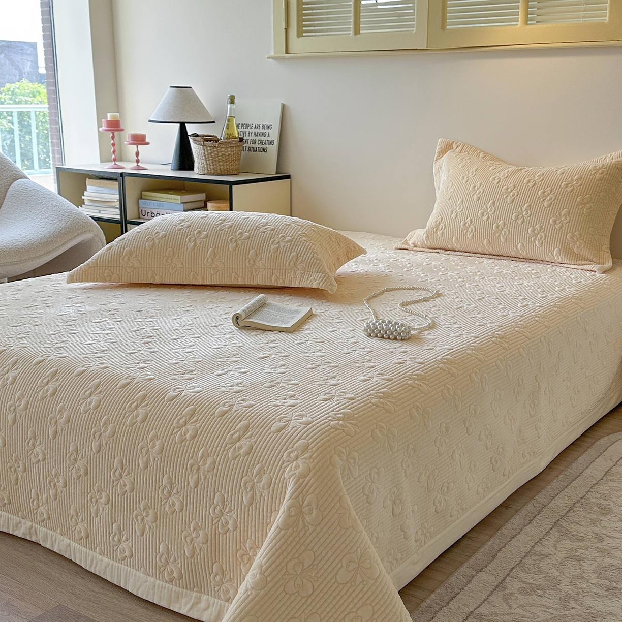 91家纺网 家纺一手货源 找家纺 琳可家居 2025新款蝴蝶系列棉加绒床盖 绒蝴蝶-米柔