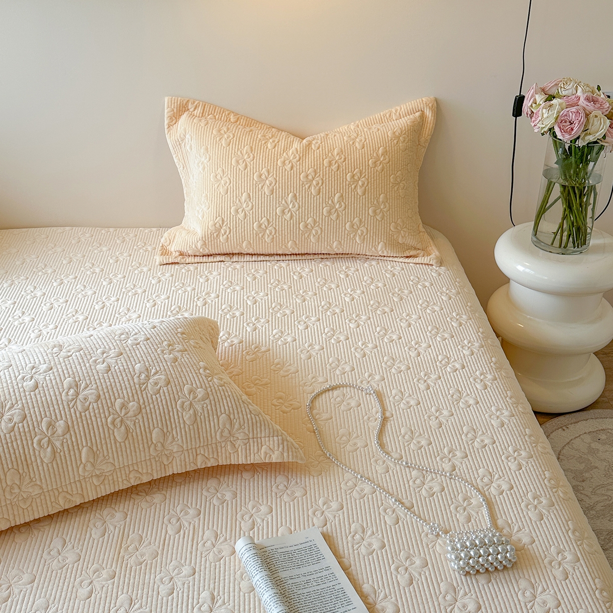 91家纺网 家纺一手货源 找家纺 琳可家居 2025新款蝴蝶系列棉加绒床盖 绒蝴蝶-米柔