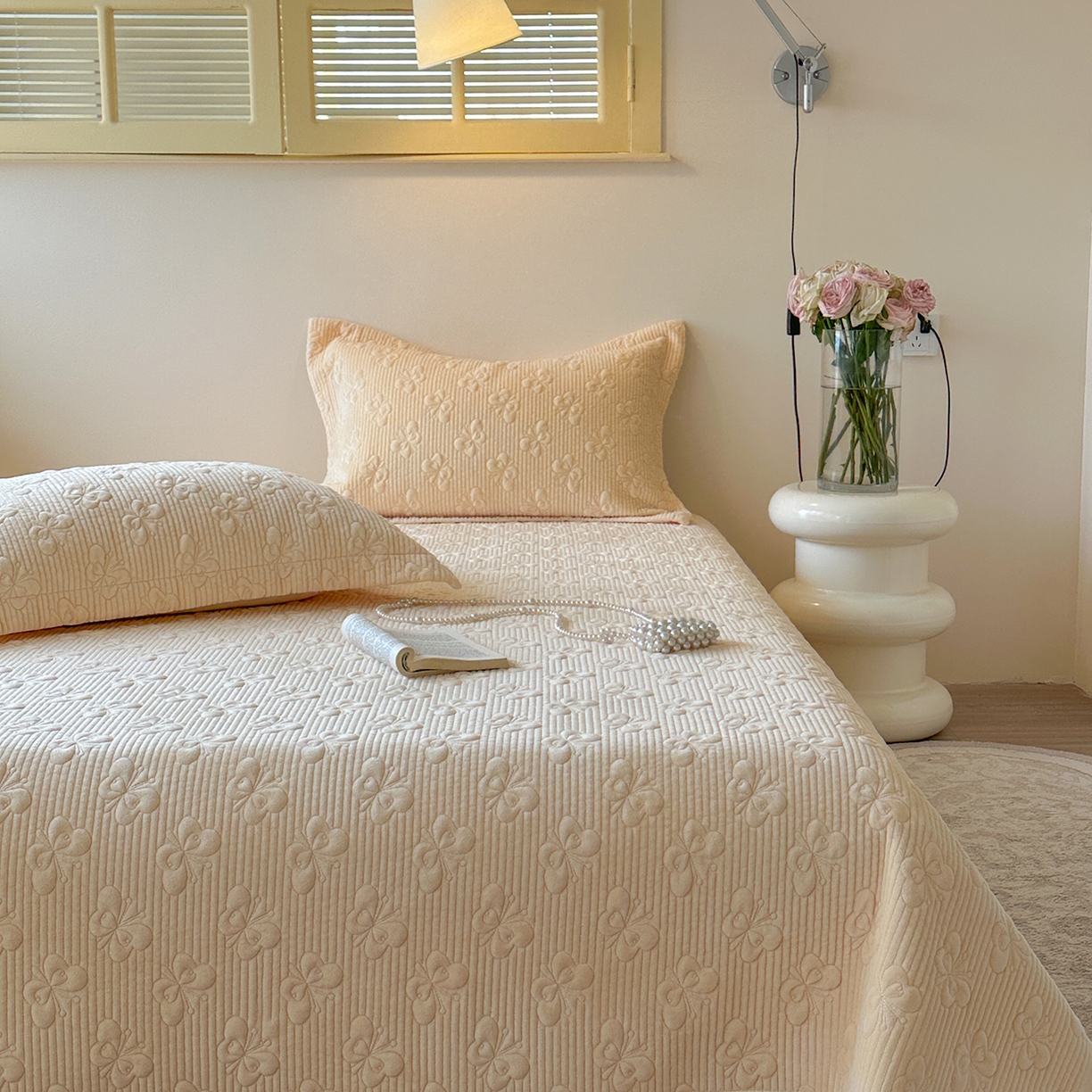 91家纺网 家纺一手货源 找家纺 琳可家居 2025新款蝴蝶系列棉加绒床盖 绒蝴蝶-米柔