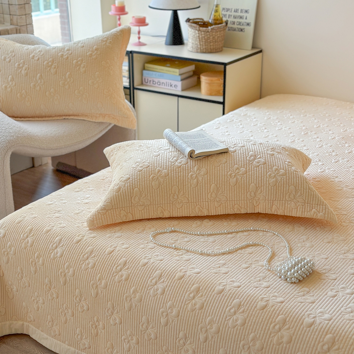 91家纺网 家纺一手货源 找家纺 琳可家居 2025新款蝴蝶系列棉加绒床盖 绒蝴蝶-米柔