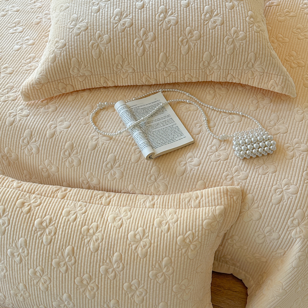 91家纺网 家纺一手货源 找家纺 琳可家居 2025新款蝴蝶系列棉加绒床盖 绒蝴蝶-米柔