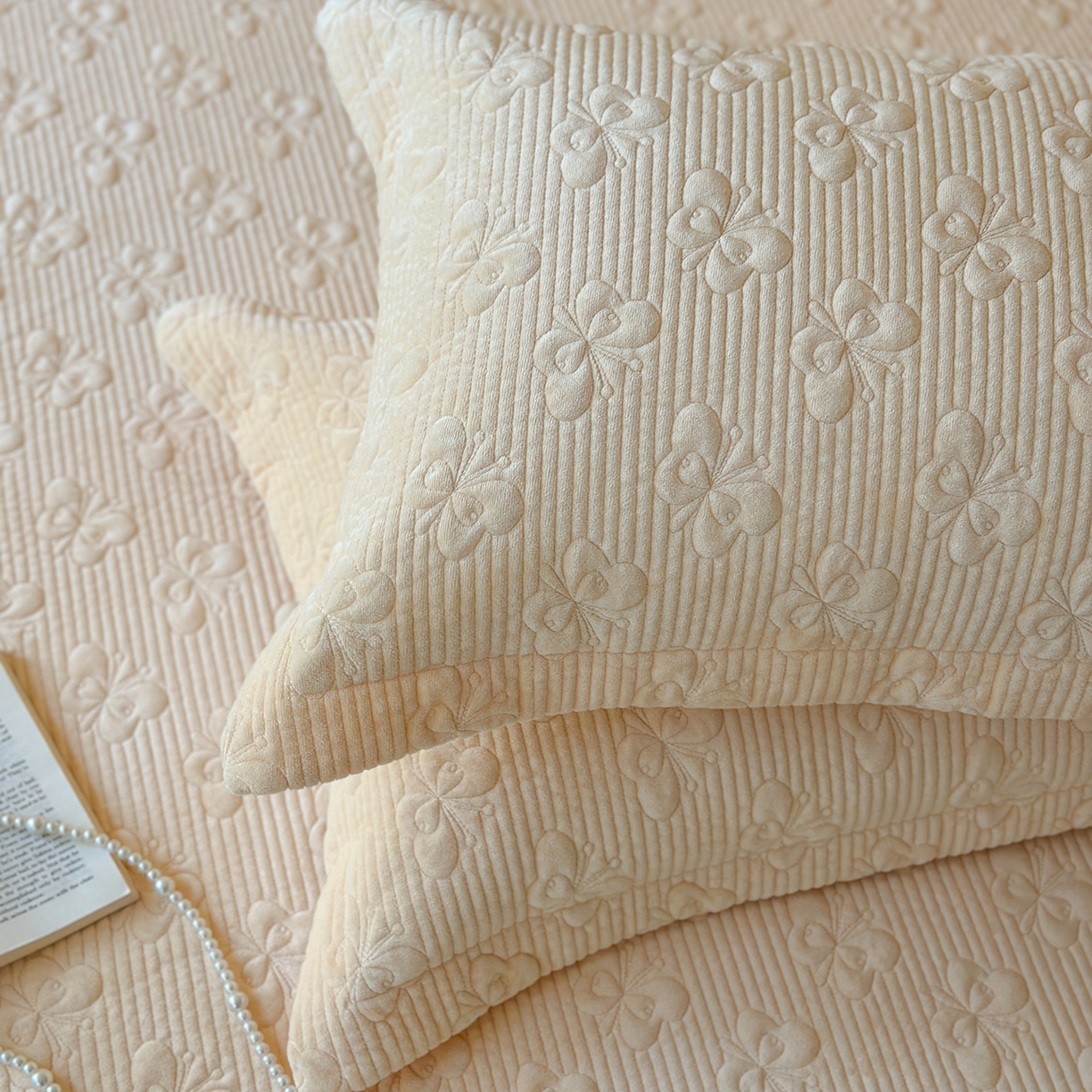 91家纺网 家纺一手货源 找家纺 琳可家居 2025新款蝴蝶系列棉加绒床盖 绒蝴蝶-米柔