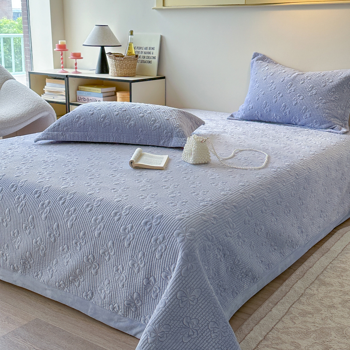 91家纺网 家纺一手货源 找家纺 琳可家居 2025新款蝴蝶系列棉加绒床盖 绒蝴蝶-紫韵