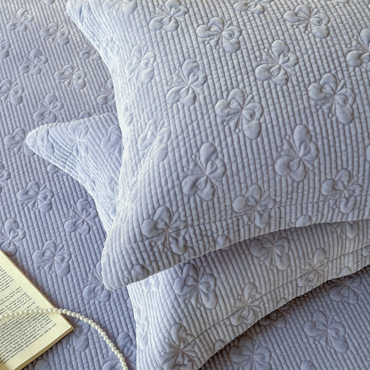 91家纺网 家纺一手货源 找家纺 琳可家居 2025新款蝴蝶系列棉加绒床盖 绒蝴蝶-紫韵