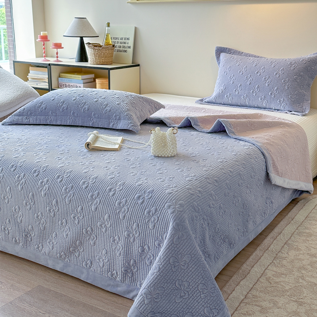 91家纺网 家纺一手货源 找家纺 琳可家居 2025新款蝴蝶系列棉加绒床盖 绒蝴蝶-紫韵