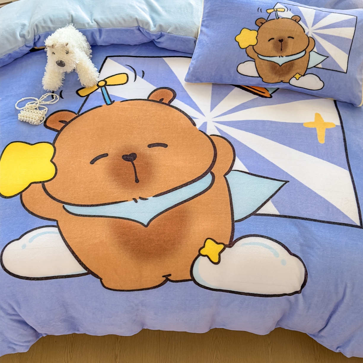 91家纺网 家纺一手货源 找家纺 浩诚 2025新款高克重原创设计牛奶绒大版卡通四件套第2批 飞行员卡卡