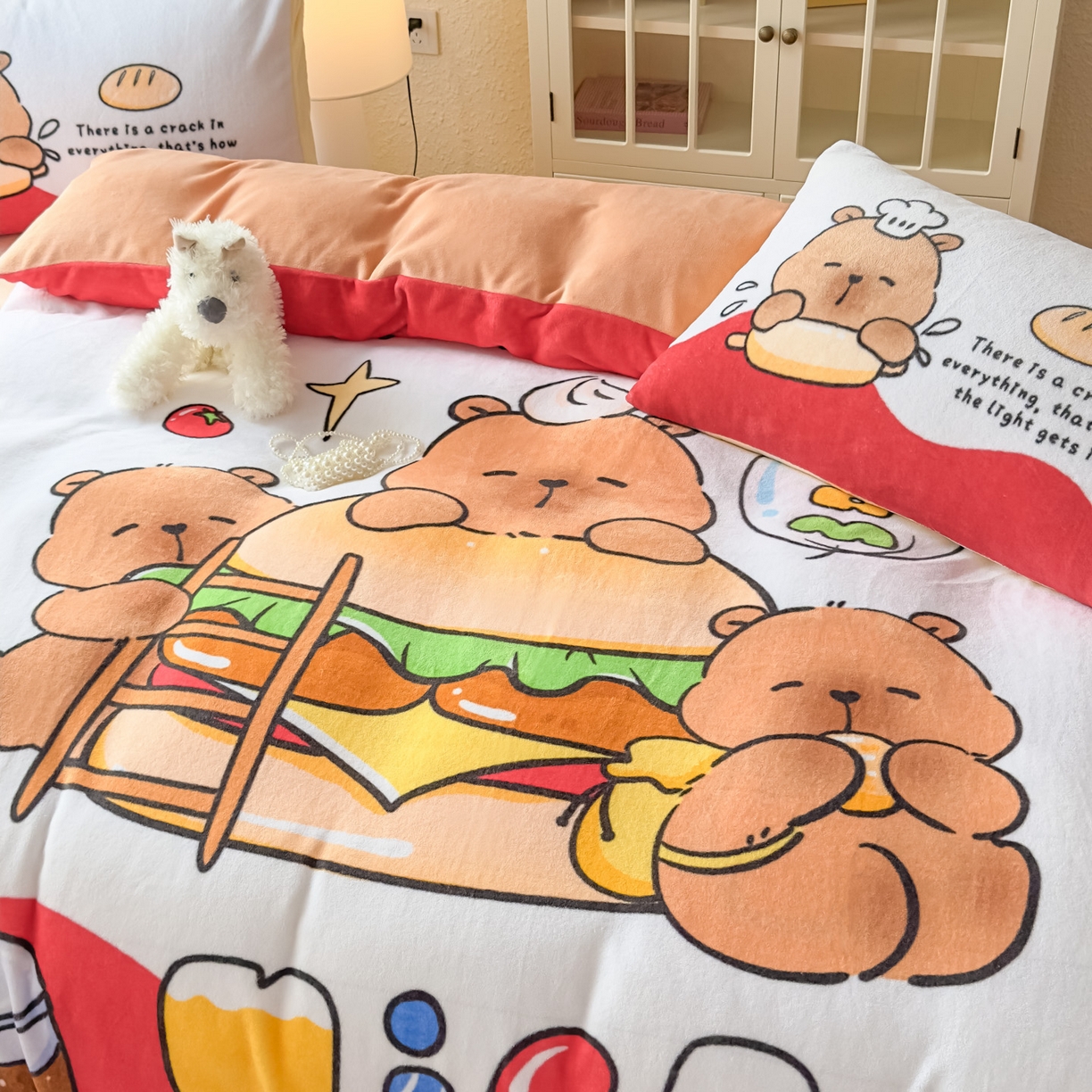 91家纺网 家纺一手货源 找家纺 浩诚 2025新款高克重原创设计牛奶绒大版卡通四件套第2批 汉堡巴拉