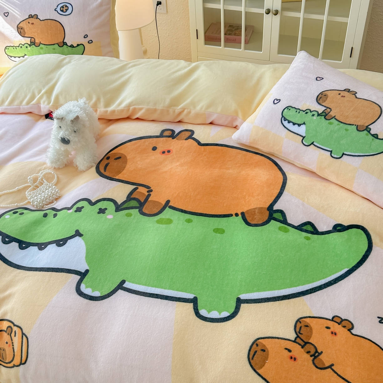 91家纺网 家纺一手货源 找家纺 浩诚 2025新款高克重原创设计牛奶绒大版卡通四件套第2批 趴趴巴拉