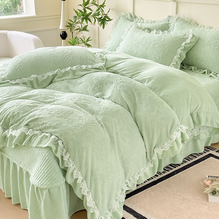 91家纺网 家纺一手货源 找家纺 （总）雅眠居  2025新款韩版花边高克重雕花绒牛奶绒床盖四件套