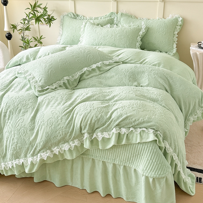 91家纺网 家纺一手货源 找家纺 （总）雅眠居  2025新款韩版花边高克重雕花绒牛奶绒床盖四件套