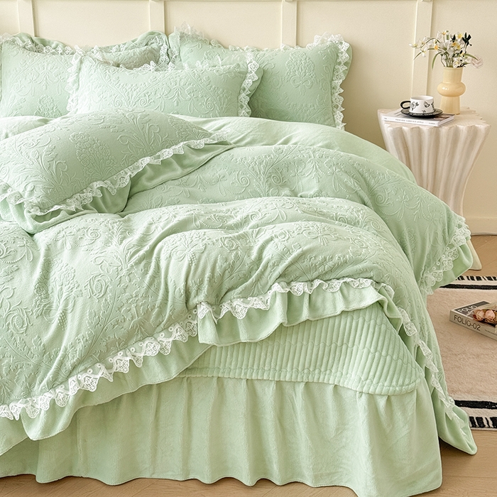 91家纺网 家纺一手货源 找家纺 （总）雅眠居  2025新款韩版花边高克重雕花绒牛奶绒床盖四件套