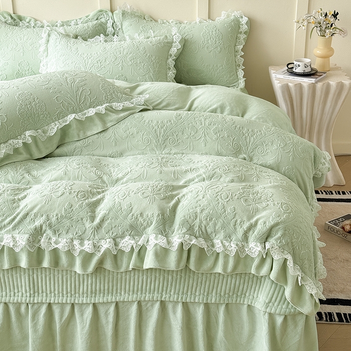 91家纺网 家纺一手货源 找家纺 （总）雅眠居  2025新款韩版花边高克重雕花绒牛奶绒床盖四件套