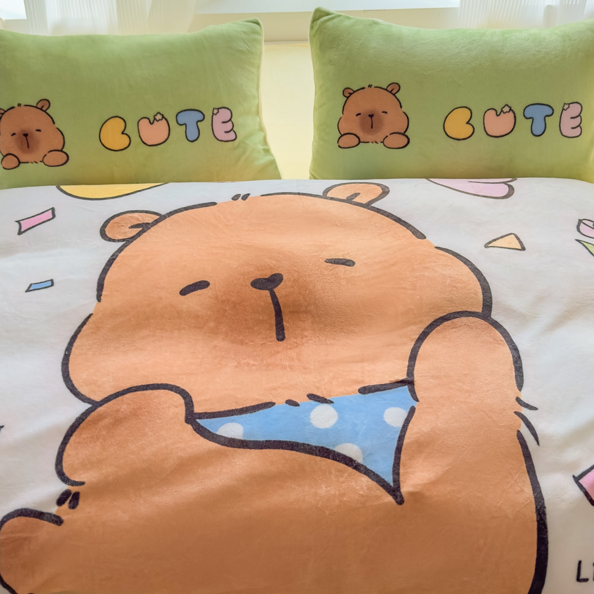 91家纺网 家纺一手货源 找家纺 浩诚 2025新款高克重原创设计牛奶绒大版卡通四件套第2批 水豚巴拉