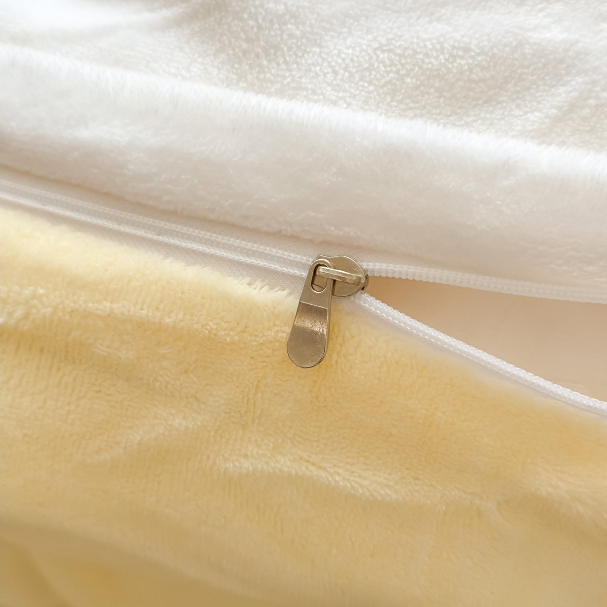 91家纺网 家纺一手货源 找家纺 浩诚 2025新款高克重原创设计牛奶绒大版卡通四件套第2批 水豚巴拉