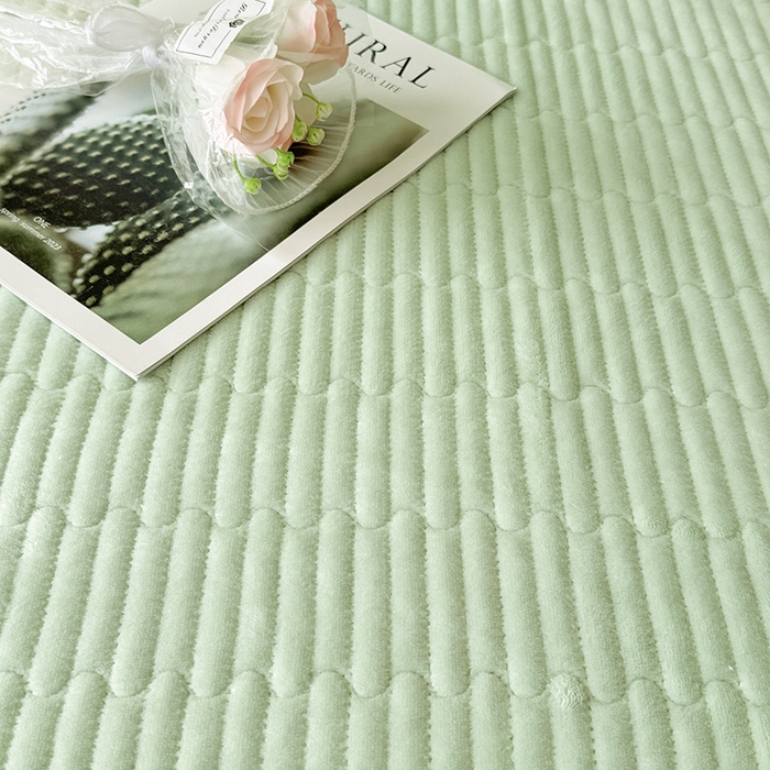 91家纺网 家纺一手货源 找家纺 雅眠居  2025新款韩版花边高克重雕花绒牛奶绒床盖四件套 安娜花园-抹茶绿