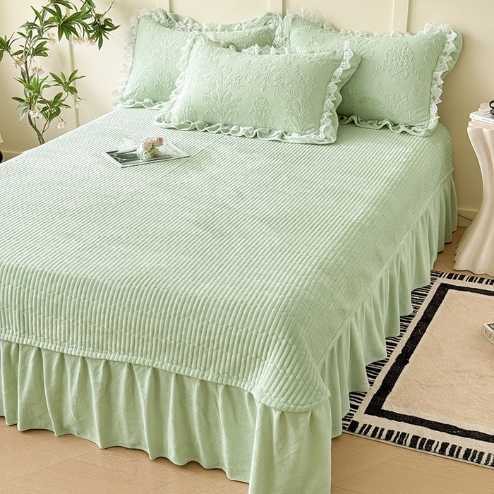 91家纺网 家纺一手货源 找家纺 雅眠居  2025新款韩版花边高克重雕花绒牛奶绒床盖四件套 安娜花园-抹茶绿