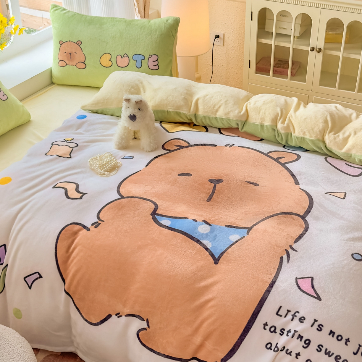 91家纺网 家纺一手货源 找家纺 浩诚 2025新款高克重原创设计牛奶绒大版卡通四件套第2批 水豚巴拉