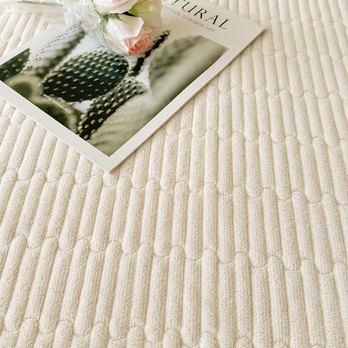 91家纺网 家纺一手货源 找家纺 雅眠居  2025新款韩版花边高克重雕花绒牛奶绒床盖四件套 安娜花园-奶油白