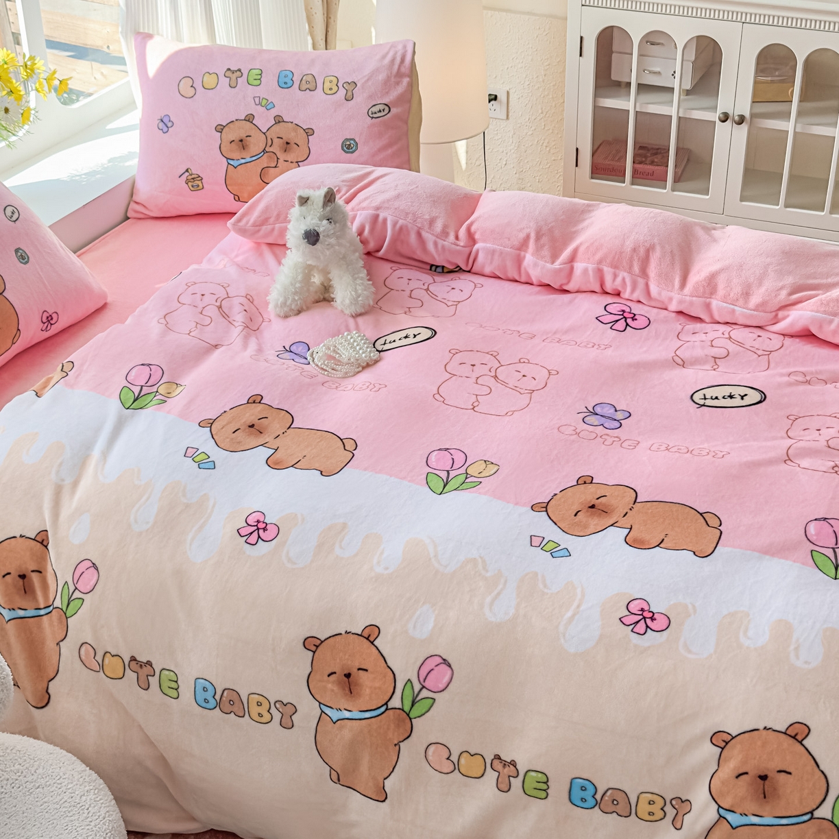 91家纺网 家纺一手货源 找家纺 浩诚 2025新款高克重原创设计牛奶绒大版卡通四件套第2批 幸运巴拉