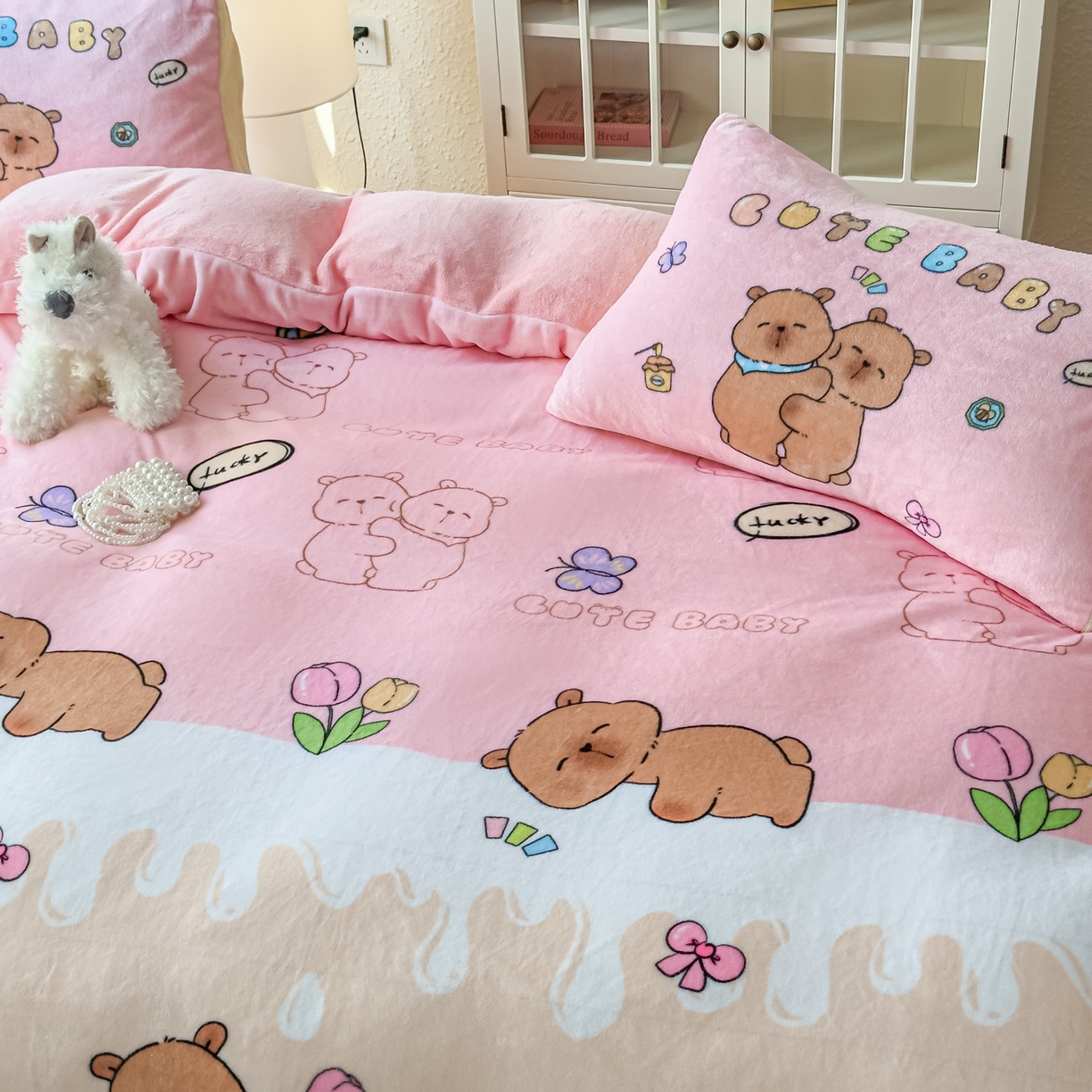 91家纺网 家纺一手货源 找家纺 浩诚 2025新款高克重原创设计牛奶绒大版卡通四件套第2批 幸运巴拉