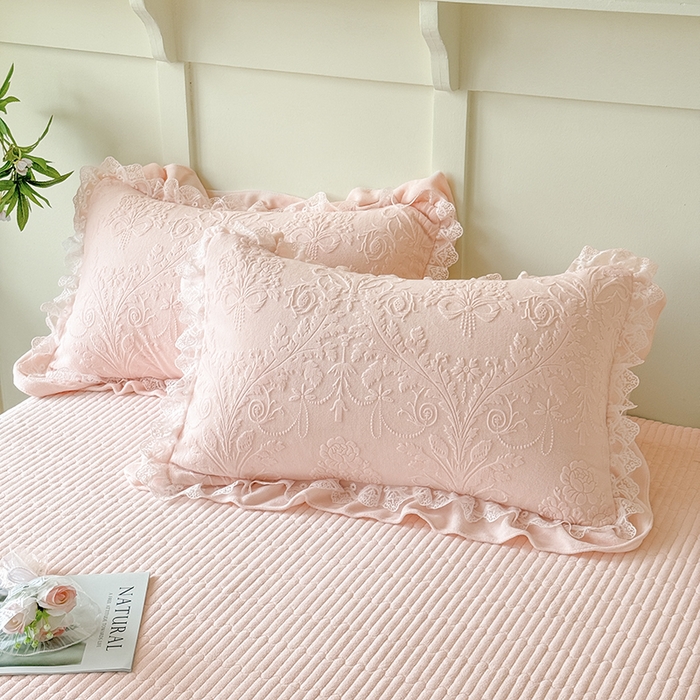 91家纺网 家纺一手货源 找家纺 雅眠居  2025新款韩版花边高克重雕花绒牛奶绒床盖四件套 安娜花园-仙女粉