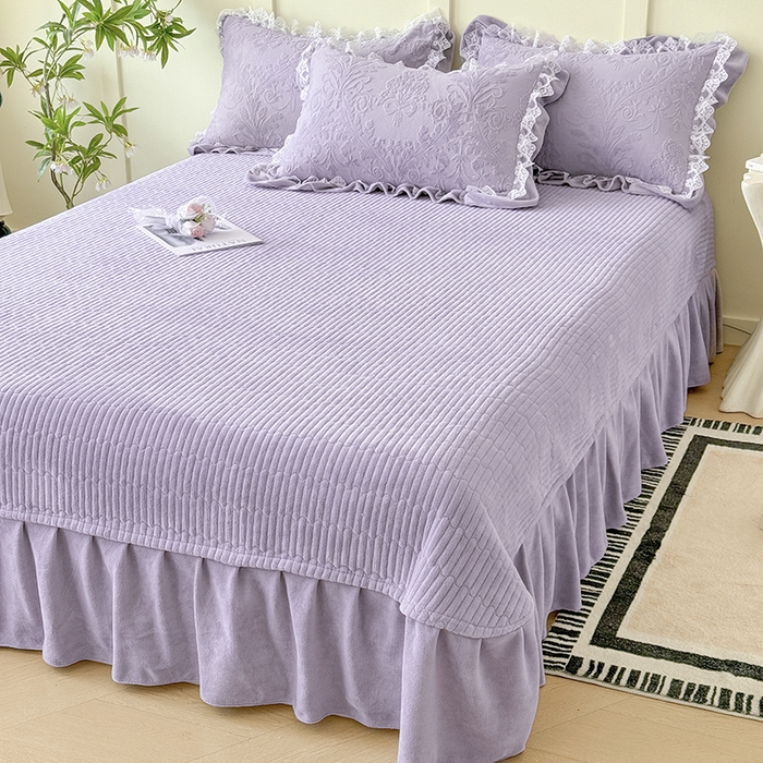 91家纺网 家纺一手货源 找家纺 雅眠居  2025新款韩版花边高克重雕花绒牛奶绒床盖四件套 安娜花园-香芋紫