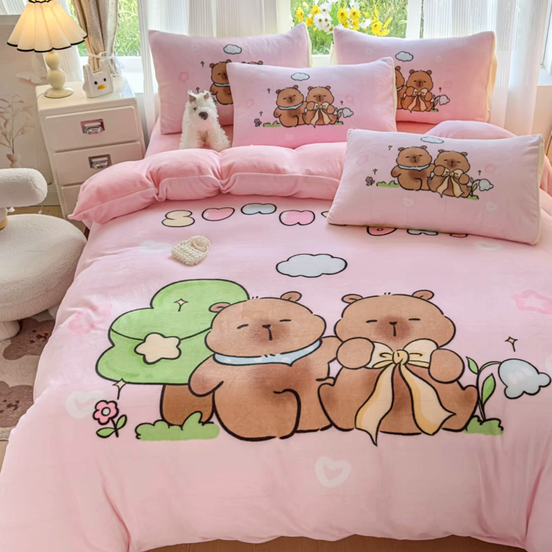 91家纺网 家纺一手货源 找家纺 浩诚 2025新款高克重原创设计牛奶绒大版卡通四件套第2批 阳光巴拉