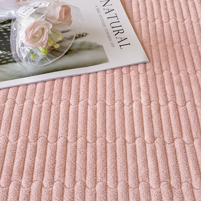 91家纺网 家纺一手货源 找家纺 雅眠居  2025新款韩版花边高克重雕花绒牛奶绒床盖四件套 安娜花园-樱花粉