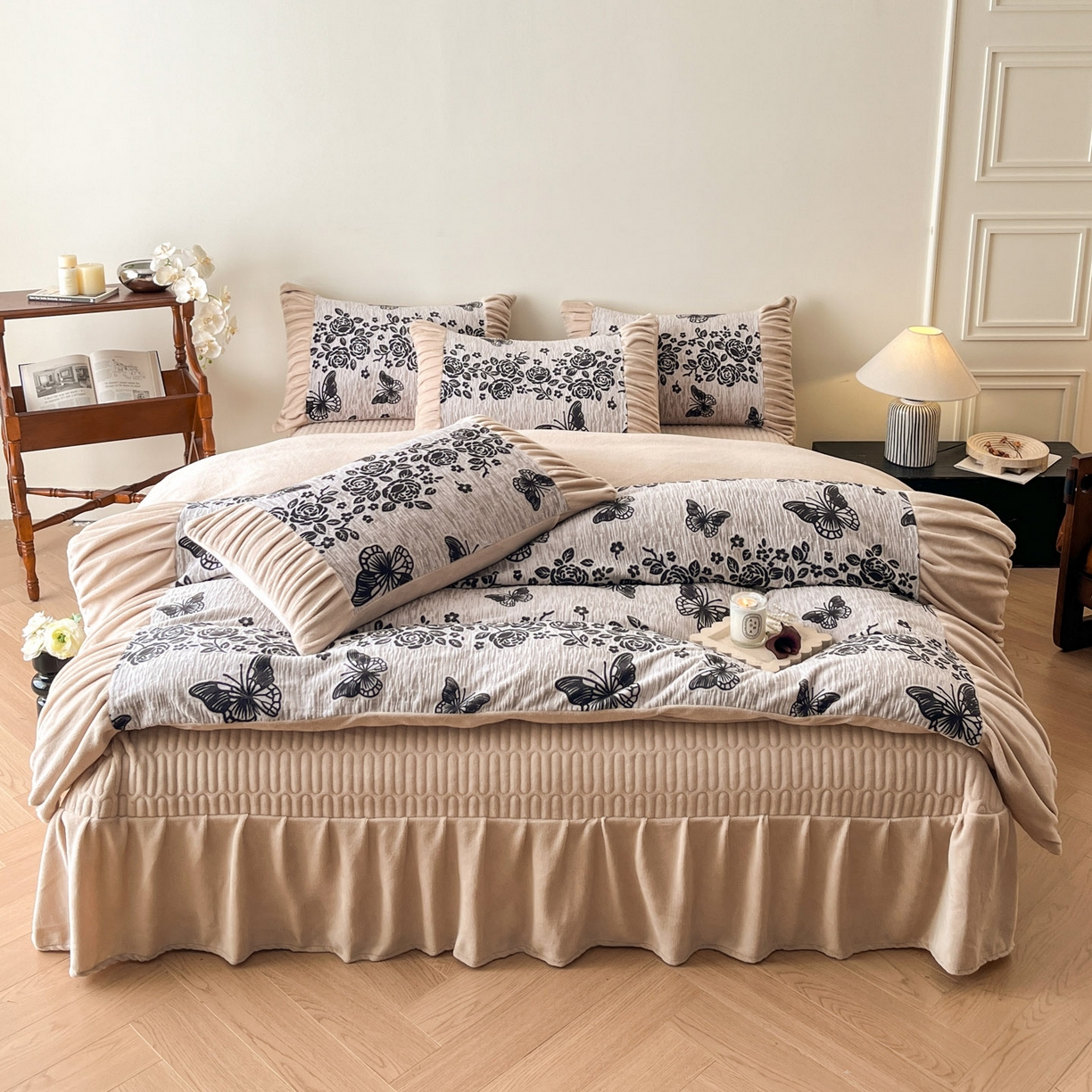 91家纺网 家纺一手货源 找家纺 （总）金阳光家纺 2025新款雕花绒色烂牛奶绒法式泡泡袖牛奶绒床单床盖四件套