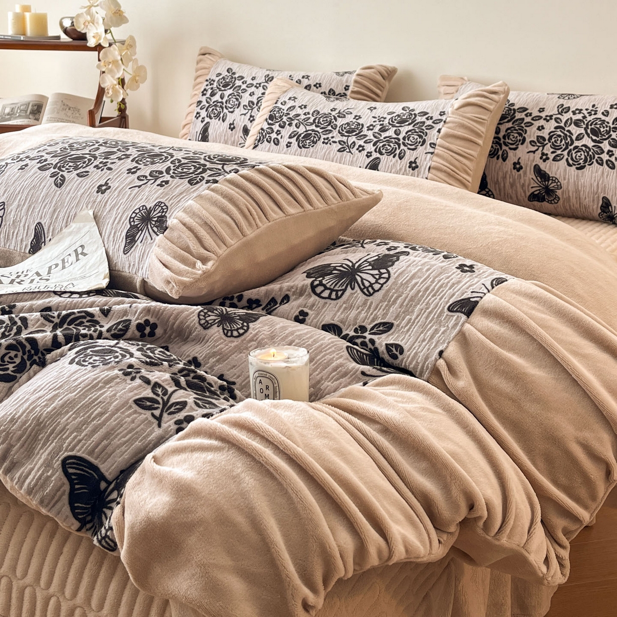 91家纺网 家纺一手货源 找家纺 （总）金阳光家纺 2025新款雕花绒色烂牛奶绒法式泡泡袖牛奶绒床单床盖四件套