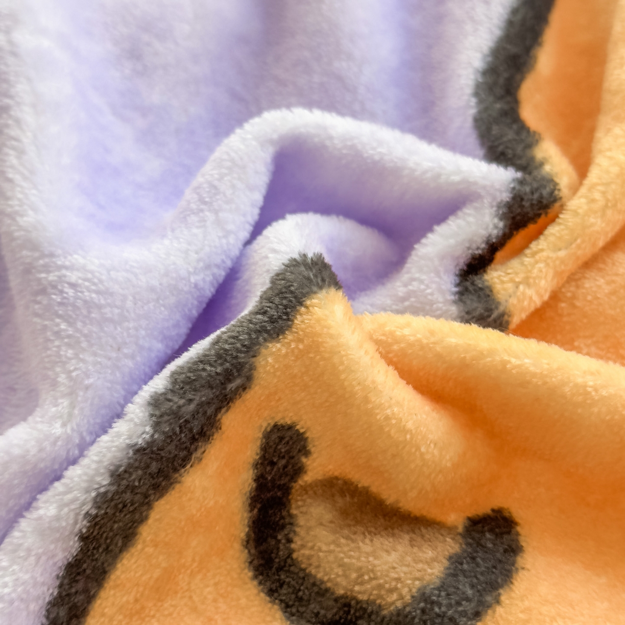 91家纺网 家纺一手货源 找家纺 浩诚 2025新款高克重原创设计牛奶绒大版卡通四件套第2批 紫色巴拉