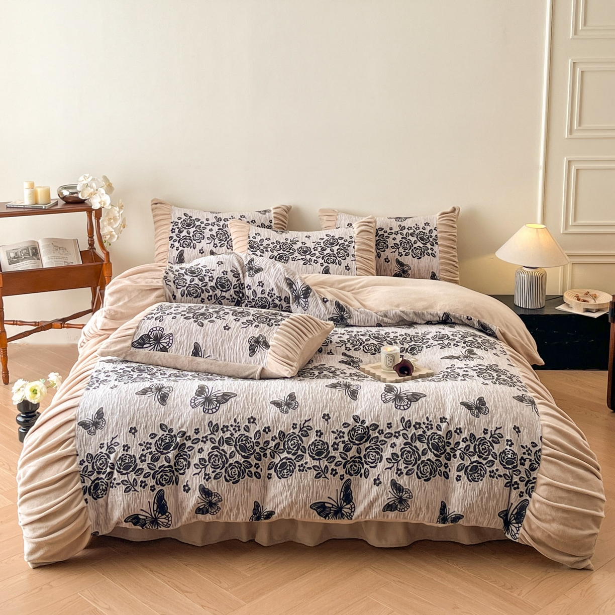 91家纺网 家纺一手货源 找家纺 （总）金阳光家纺 2025新款雕花绒色烂牛奶绒法式泡泡袖牛奶绒床单床盖四件套