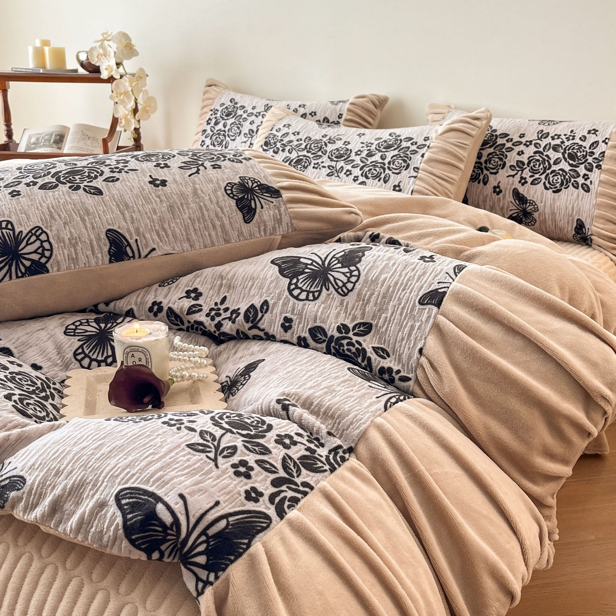 91家纺网 家纺一手货源 找家纺 （总）金阳光家纺 2025新款雕花绒色烂牛奶绒法式泡泡袖牛奶绒床单床盖四件套