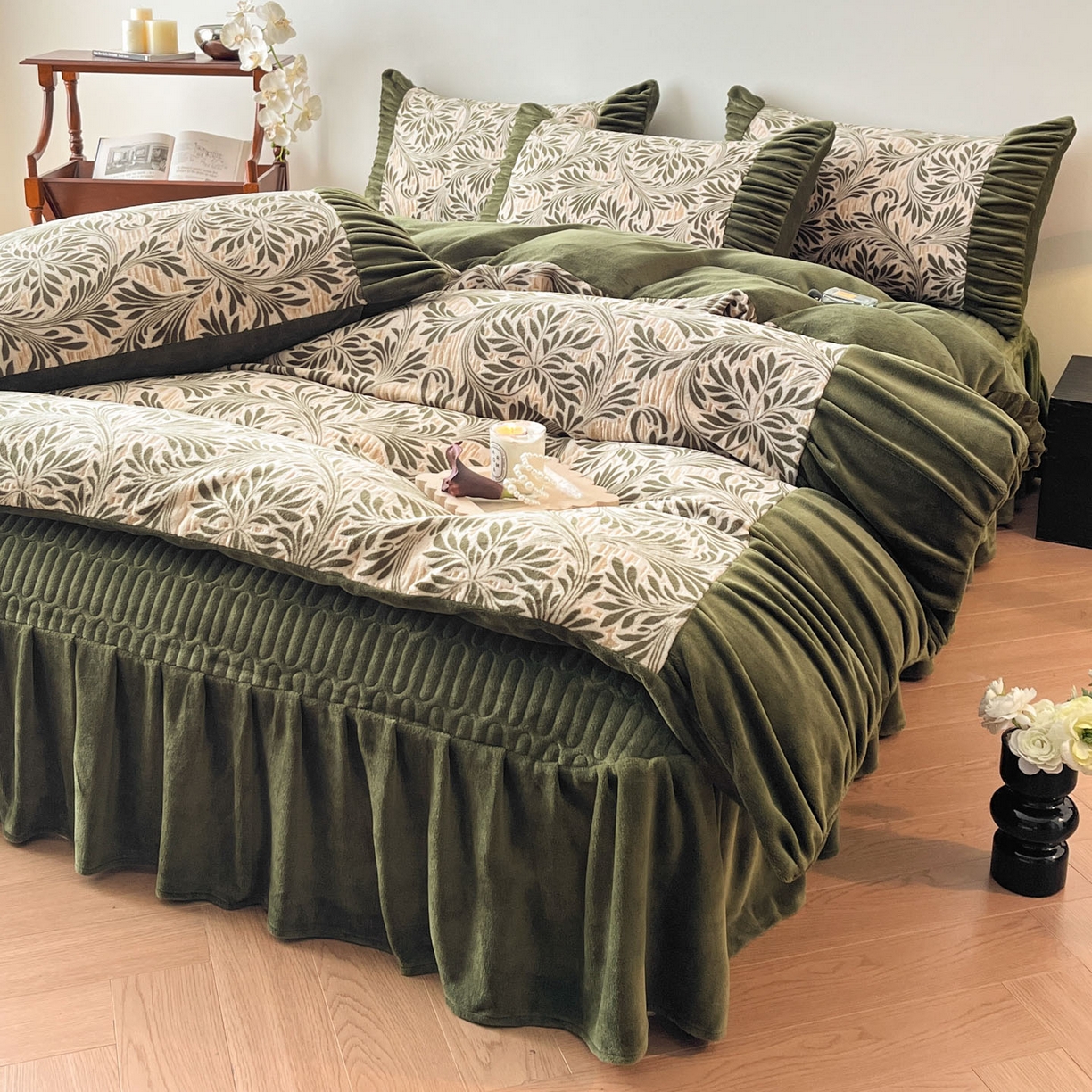 91家纺网 家纺一手货源 找家纺 （总）金阳光家纺 2025新款雕花绒色烂牛奶绒法式泡泡袖牛奶绒床单床盖四件套